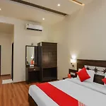 Oyo 18912 Popular Hotel