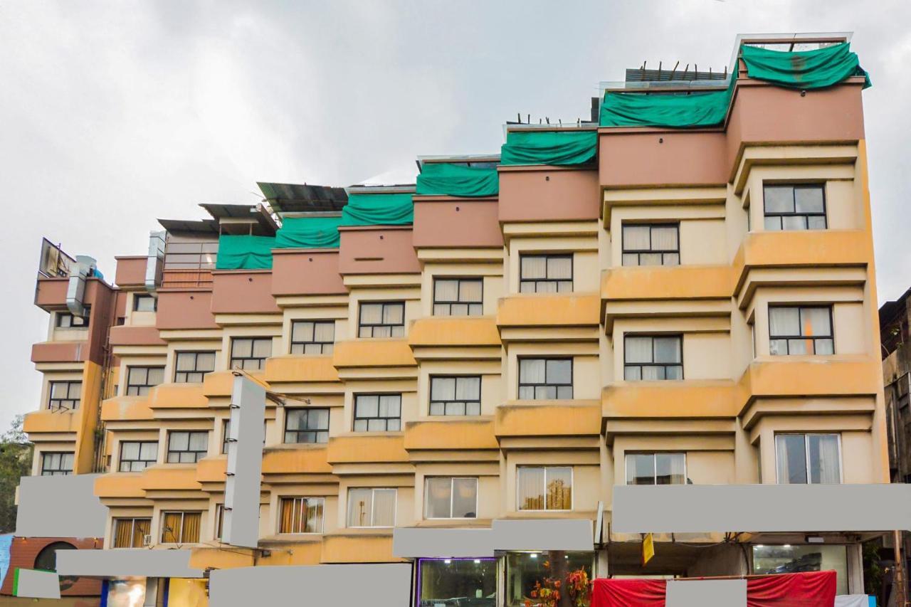 Oyo 18912 Popular Hotel Pune