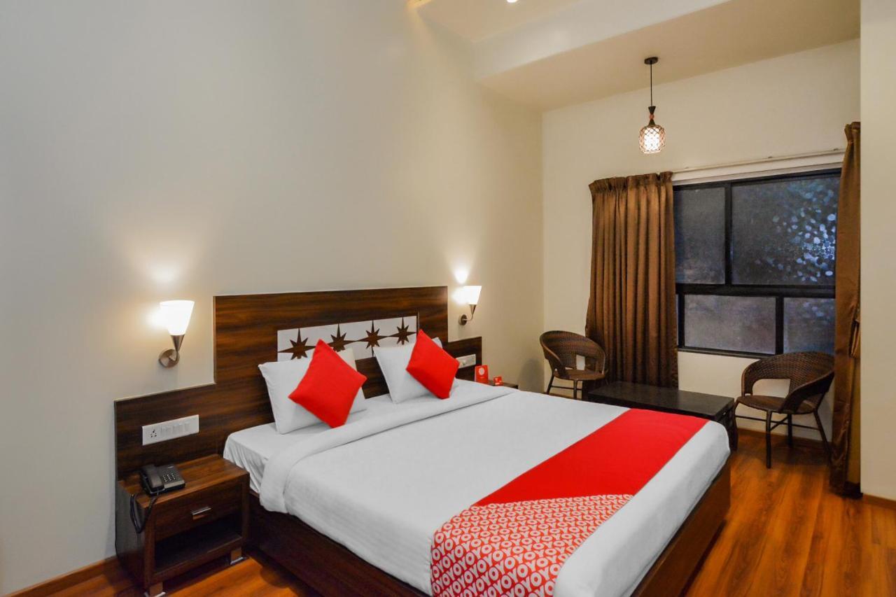 Oyo 18912 Popular Hotel 3*