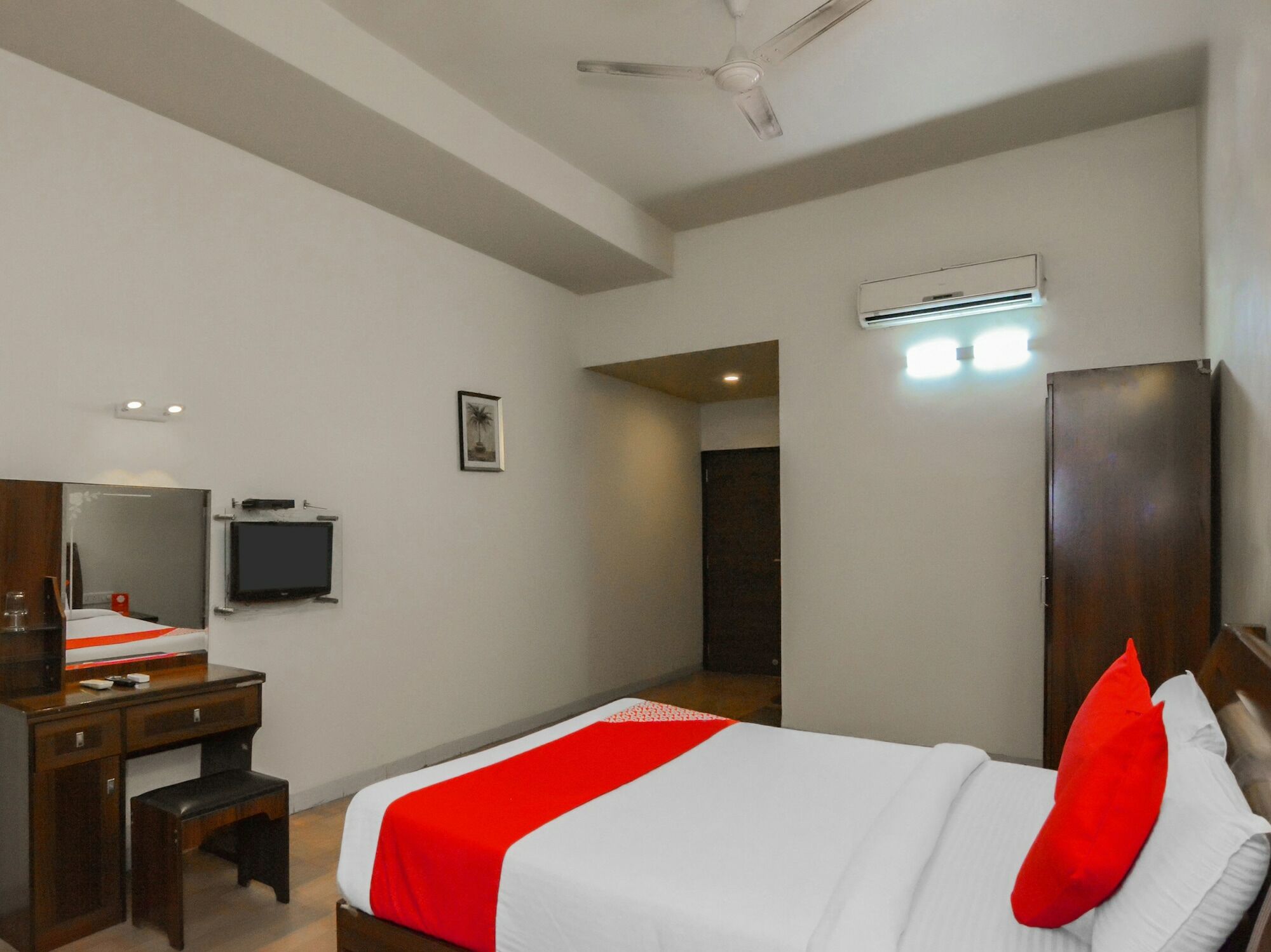 Hotel Oyo 18912 Popular Pune