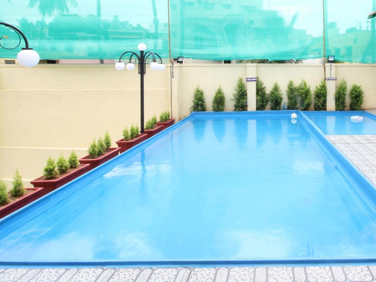 Oyo 18912 Popular Hotel Pune